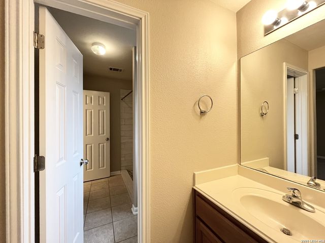 9114 Rio Sedona Dam, Helotes, TX 78023