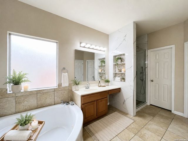 9114 Rio Sedona Dam, Helotes, TX 78023