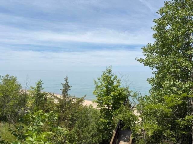 7368 Beachview Drive, South Haven, MI 49090
