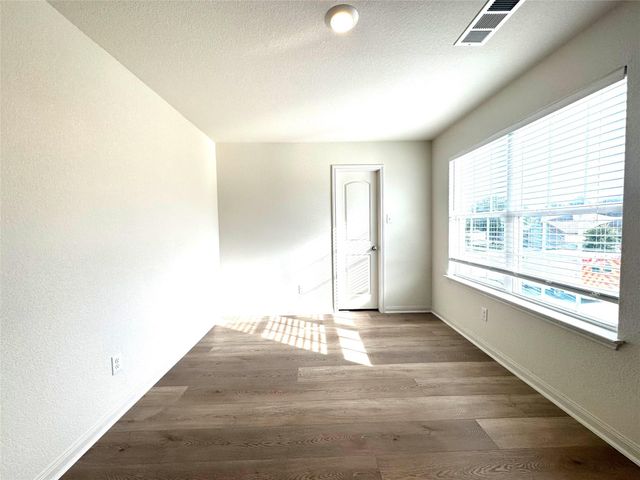 1001 Riverdale CV, Jarrell, TX 76537