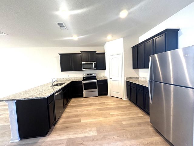 1001 Riverdale CV, Jarrell, TX 76537