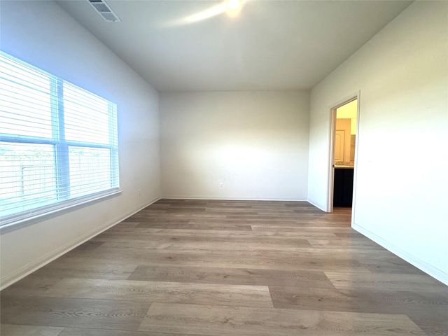 1001 Riverdale CV, Jarrell, TX 76537