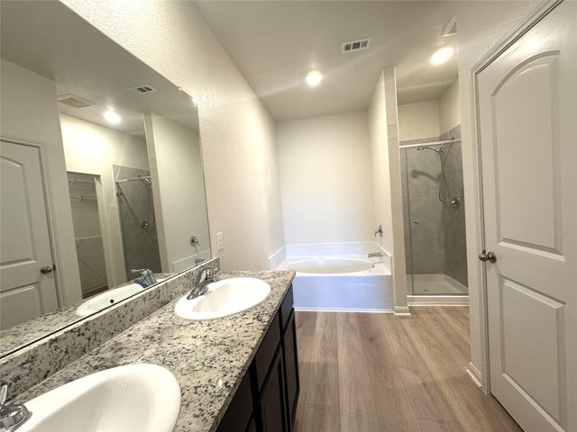 1001 Riverdale CV, Jarrell, TX 76537