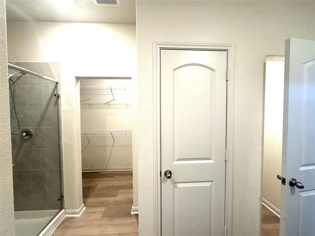 1001 Riverdale CV, Jarrell, TX 76537