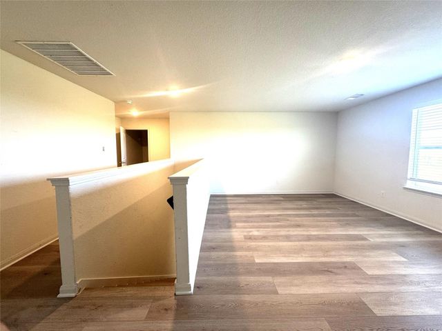 1001 Riverdale CV, Jarrell, TX 76537