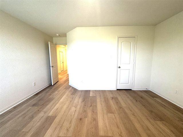 1001 Riverdale CV, Jarrell, TX 76537