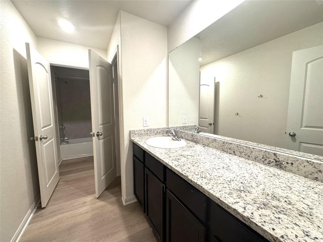 1001 Riverdale CV, Jarrell, TX 76537