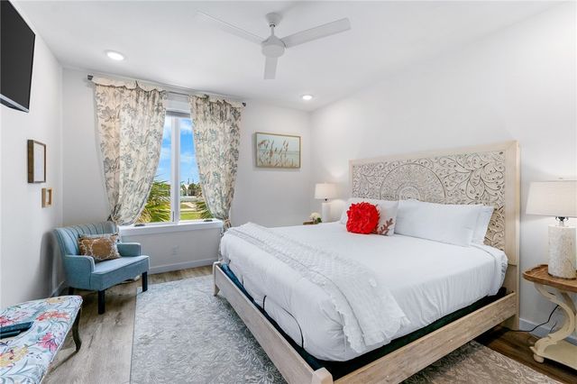 630 W Center Square 205, Port Aransas, TX 78373