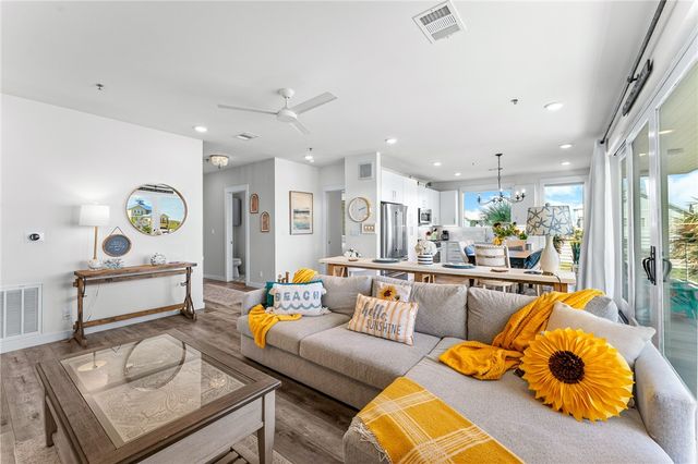 630 W Center Square 205, Port Aransas, TX 78373