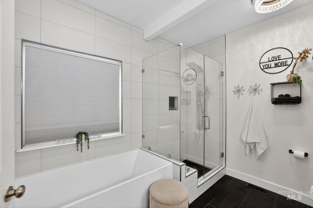 2598 E Greenbrook Dr, Eagle, ID 83616