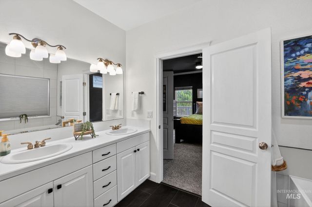 2598 E Greenbrook Dr, Eagle, ID 83616