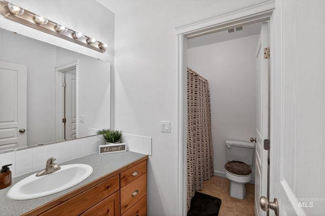 2598 E Greenbrook Dr, Eagle, ID 83616