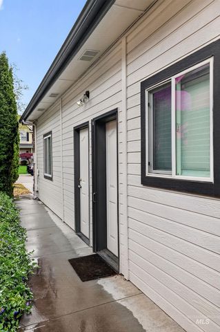 2598 E Greenbrook Dr, Eagle, ID 83616