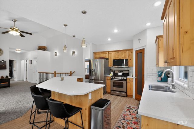 2598 E Greenbrook Dr, Eagle, ID 83616