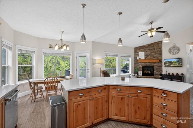 2598 E Greenbrook Dr, Eagle, ID 83616