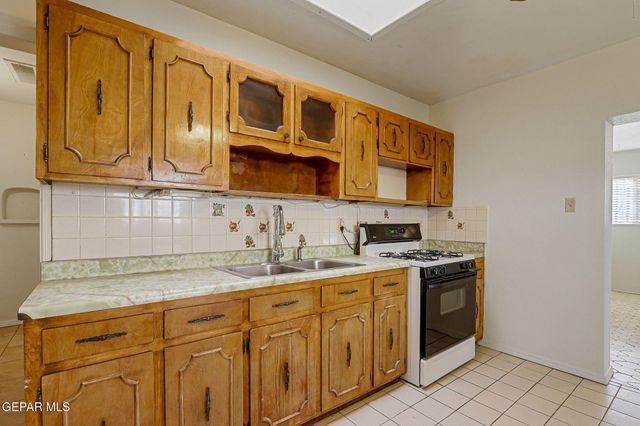 555 DOLAN Street, El Paso, TX 79905