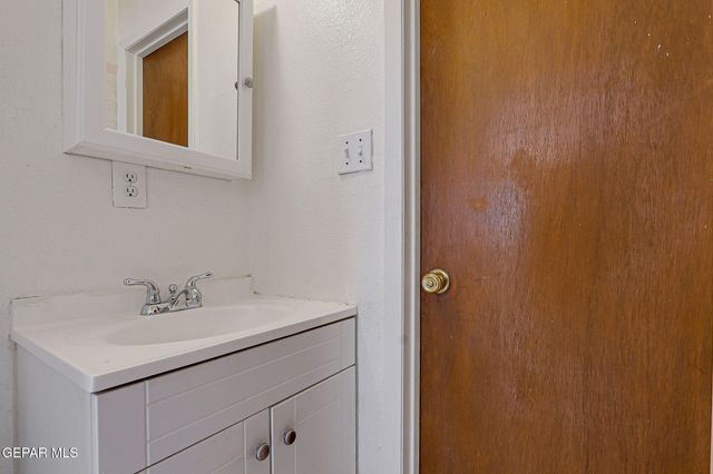 555 DOLAN Street, El Paso, TX 79905