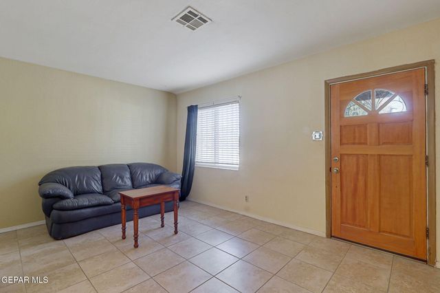 555 DOLAN Street, El Paso, TX 79905