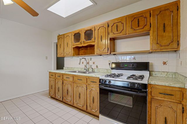 555 DOLAN Street, El Paso, TX 79905