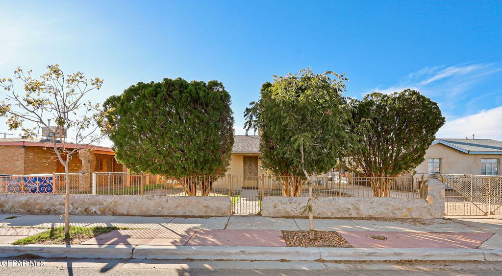 555 DOLAN Street, El Paso, TX 79905