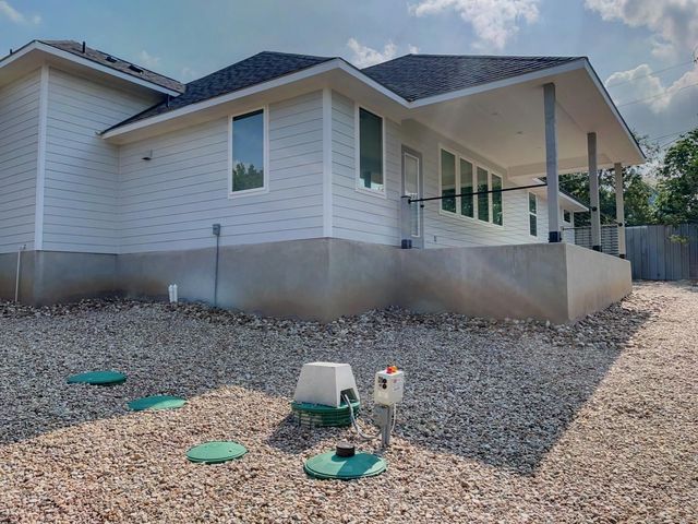 1131 Yaupon Drive, Fischer, TX 78623