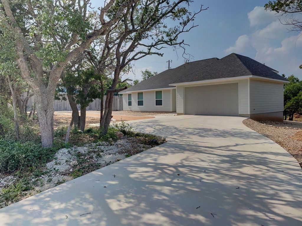 1131 Yaupon Drive, Fischer, TX 78623