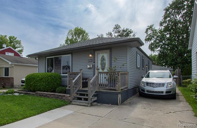 27825 Garfield Street, Roseville, MI 48066
