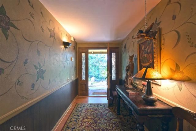 23421 AETNA Street, Woodland Hills, CA 91367