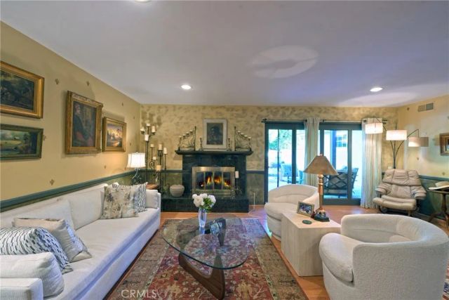 23421 AETNA Street, Woodland Hills, CA 91367