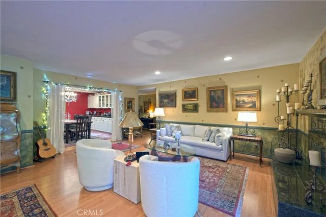 23421 AETNA Street, Woodland Hills, CA 91367