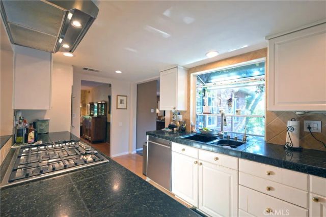 23421 AETNA Street, Woodland Hills, CA 91367