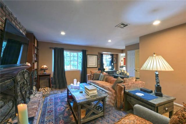 23421 AETNA Street, Woodland Hills, CA 91367