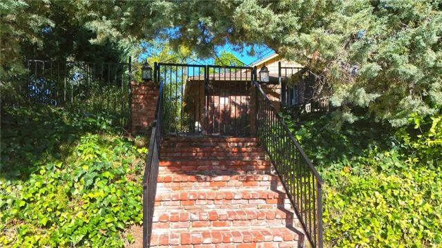 23421 AETNA Street, Woodland Hills, CA 91367