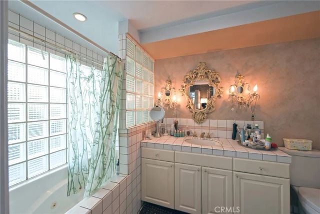 23421 AETNA Street, Woodland Hills, CA 91367