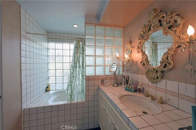 23421 AETNA Street, Woodland Hills, CA 91367