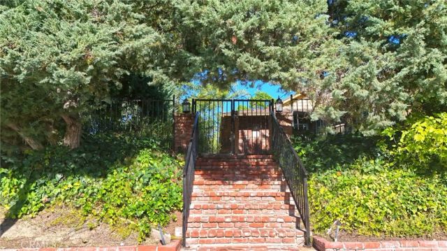 23421 AETNA Street, Woodland Hills, CA 91367