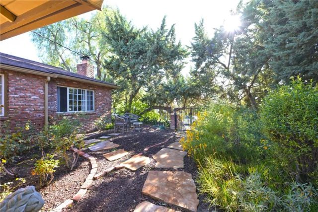 23421 AETNA Street, Woodland Hills, CA 91367