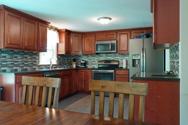 16 Ellisville Dr, Plymouth, MA 02360