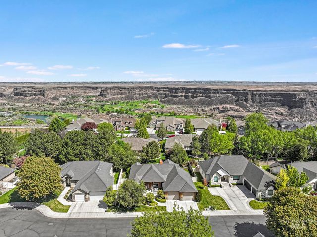 675 Canyon Park Ave, Twin Falls, ID 83301