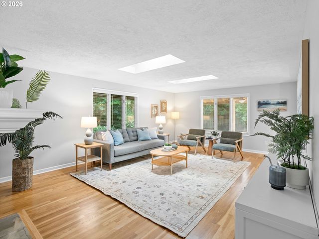 4832 REDWING Way, Lake Oswego, OR 97035