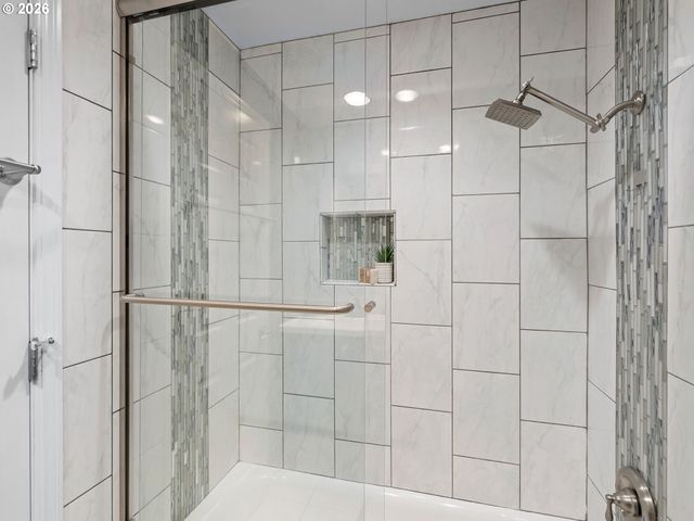 4832 REDWING Way, Lake Oswego, OR 97035