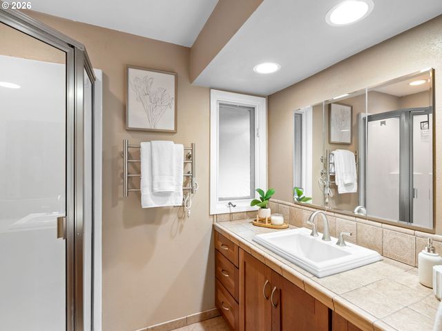 4832 REDWING Way, Lake Oswego, OR 97035