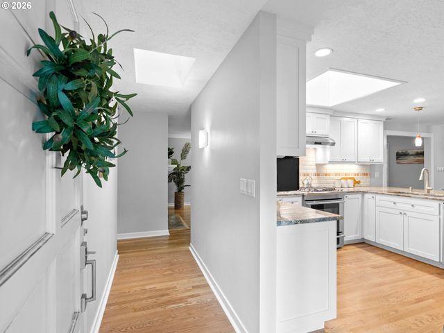 4832 REDWING Way, Lake Oswego, OR 97035
