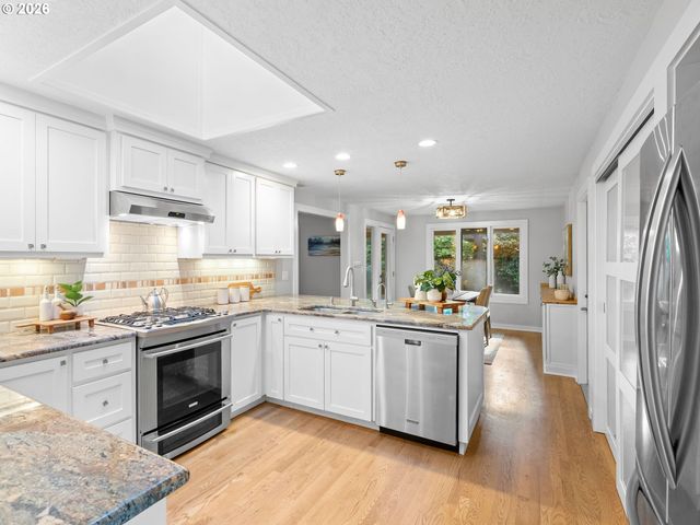 4832 REDWING Way, Lake Oswego, OR 97035