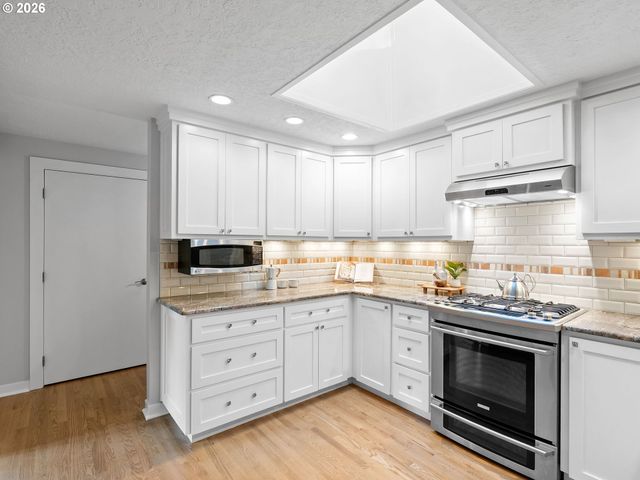 4832 REDWING Way, Lake Oswego, OR 97035