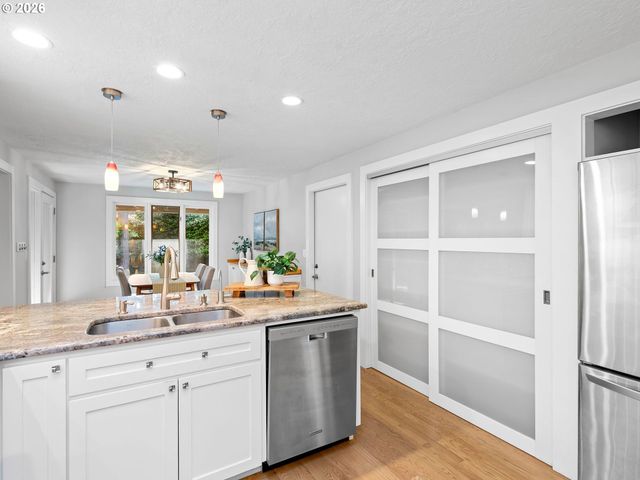4832 REDWING Way, Lake Oswego, OR 97035
