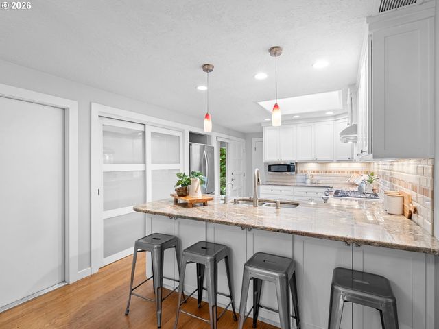 4832 REDWING Way, Lake Oswego, OR 97035