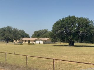 60 Wisdom, Pleasanton, TX 78064