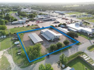 202 Daisy Drive, Granbury, TX 76049