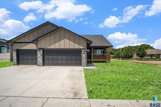 1103 Cyber Ct Court, Madison, SD 57042